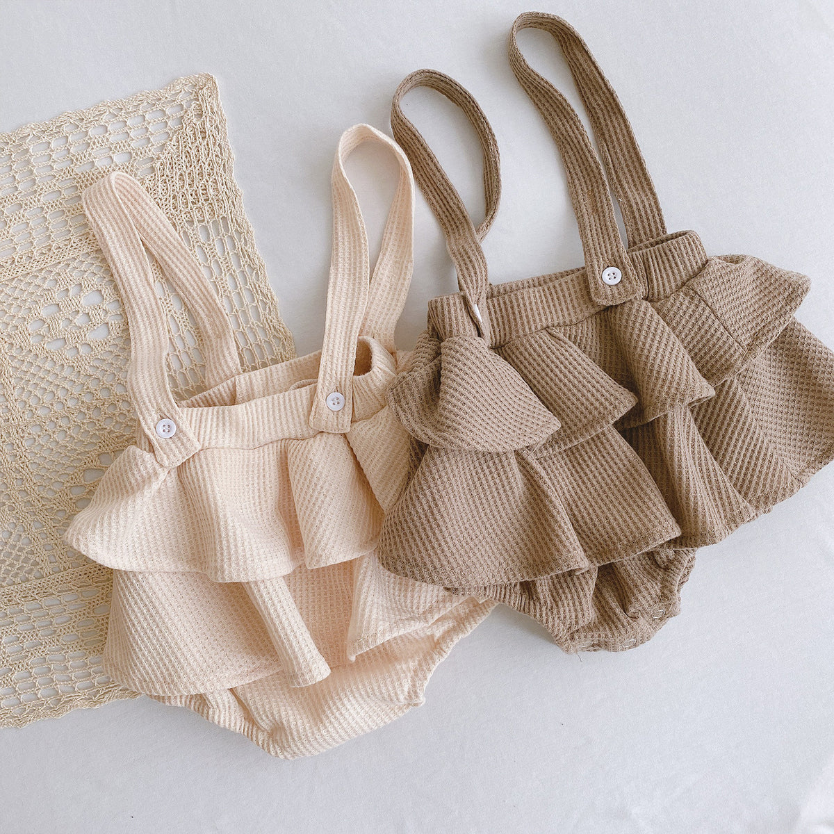 Barboteuse Bébé Anciens Vêtements Bébé Fille Style Étranger Plissé Feuille de Lotus Bretelles Grenouillère