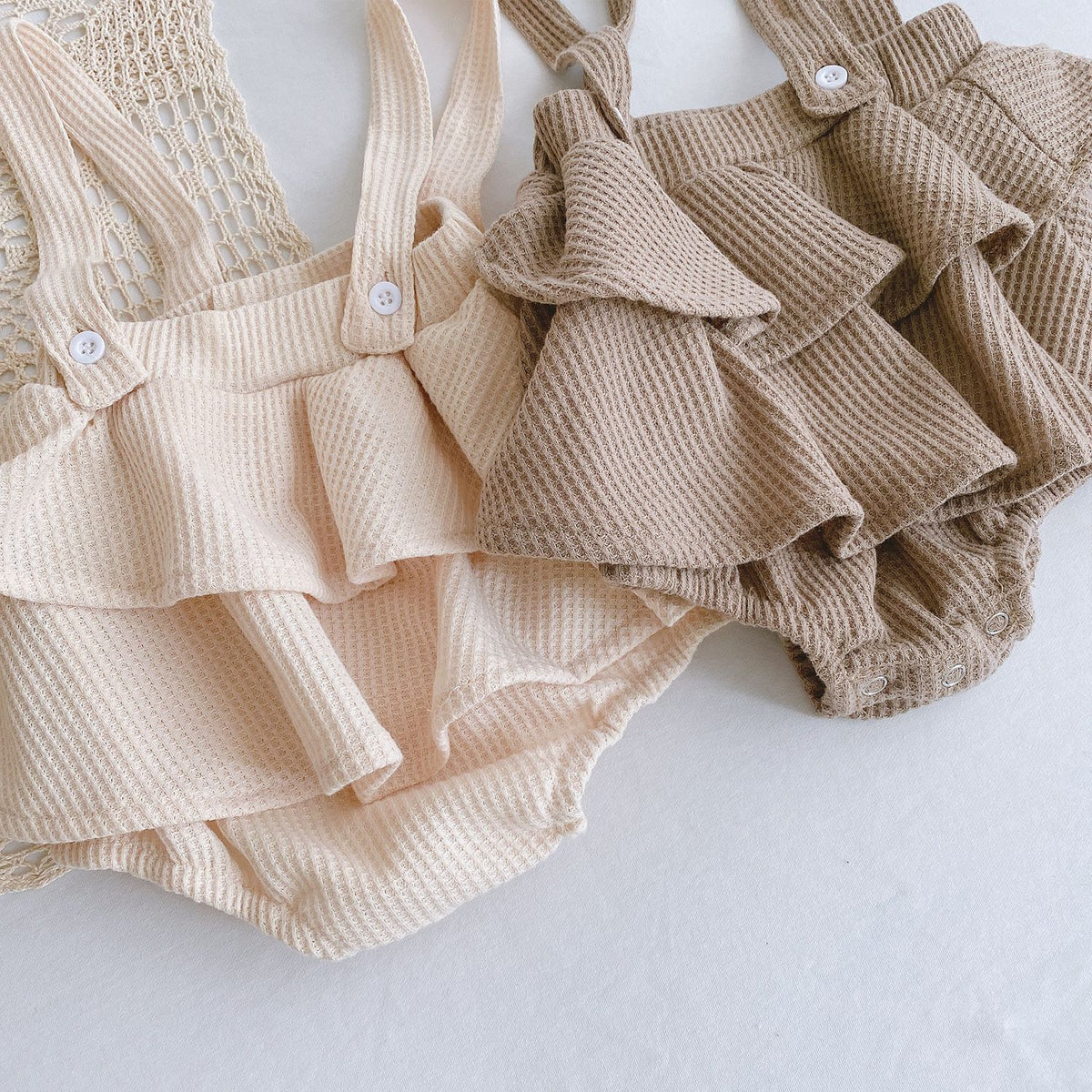 Barboteuse Bébé Anciens Vêtements Bébé Fille Style Étranger Plissé Feuille de Lotus Bretelles Grenouillère