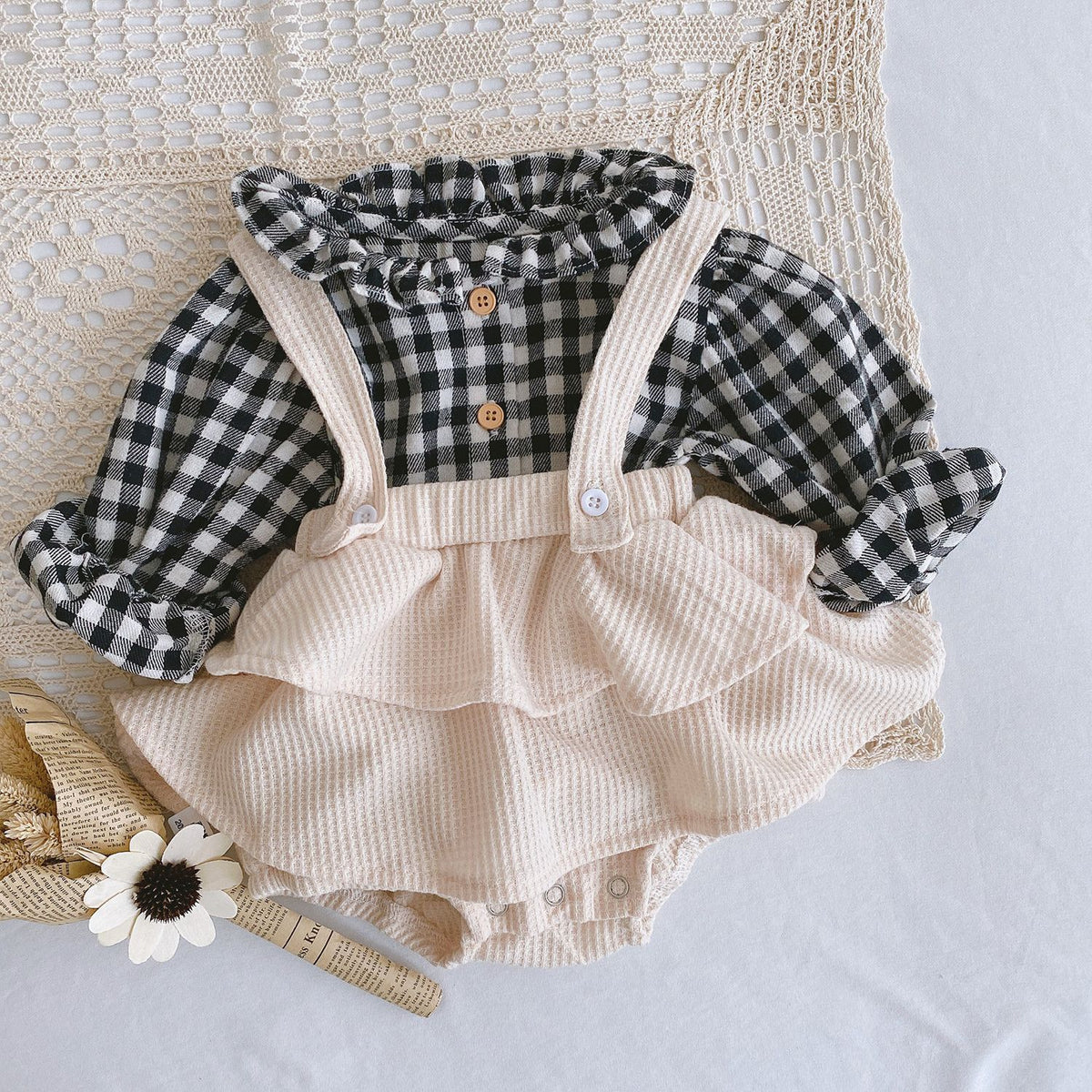 Barboteuse Bébé Anciens Vêtements Bébé Fille Style Étranger Plissé Feuille de Lotus Bretelles Grenouillère