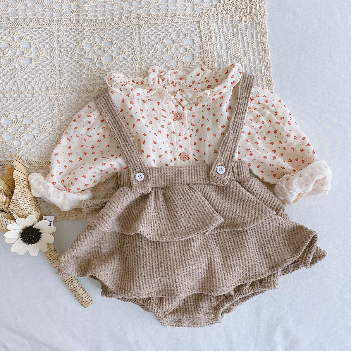 Barboteuse Bébé Anciens Vêtements Bébé Fille Style Étranger Plissé Feuille de Lotus Bretelles Grenouillère