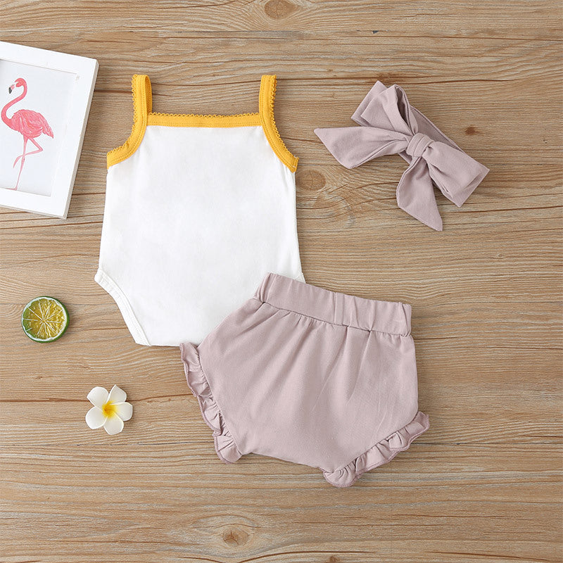 Ensemble trois pièces mode pour bébé fille : barboteuse à bretelles et short à carreaux