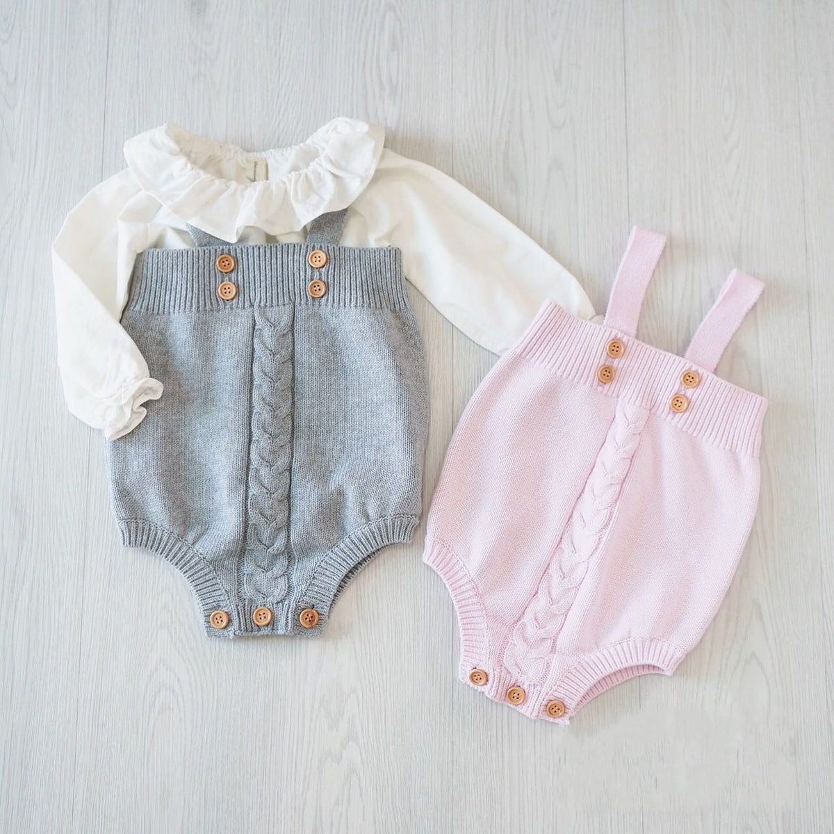 Grenouillères en tricot pour bébé