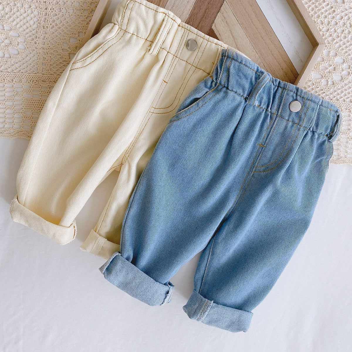 Jeans décontracté taille haute souple de couleur unie pour bébé