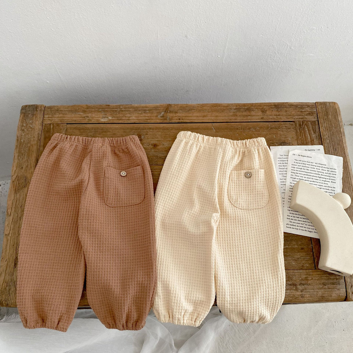 Pantalon ample et polyvalent pour enfants en tissu gaufré