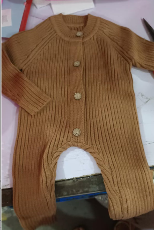 Combinaison bébé tricotée à manches longues pour printemps et automne