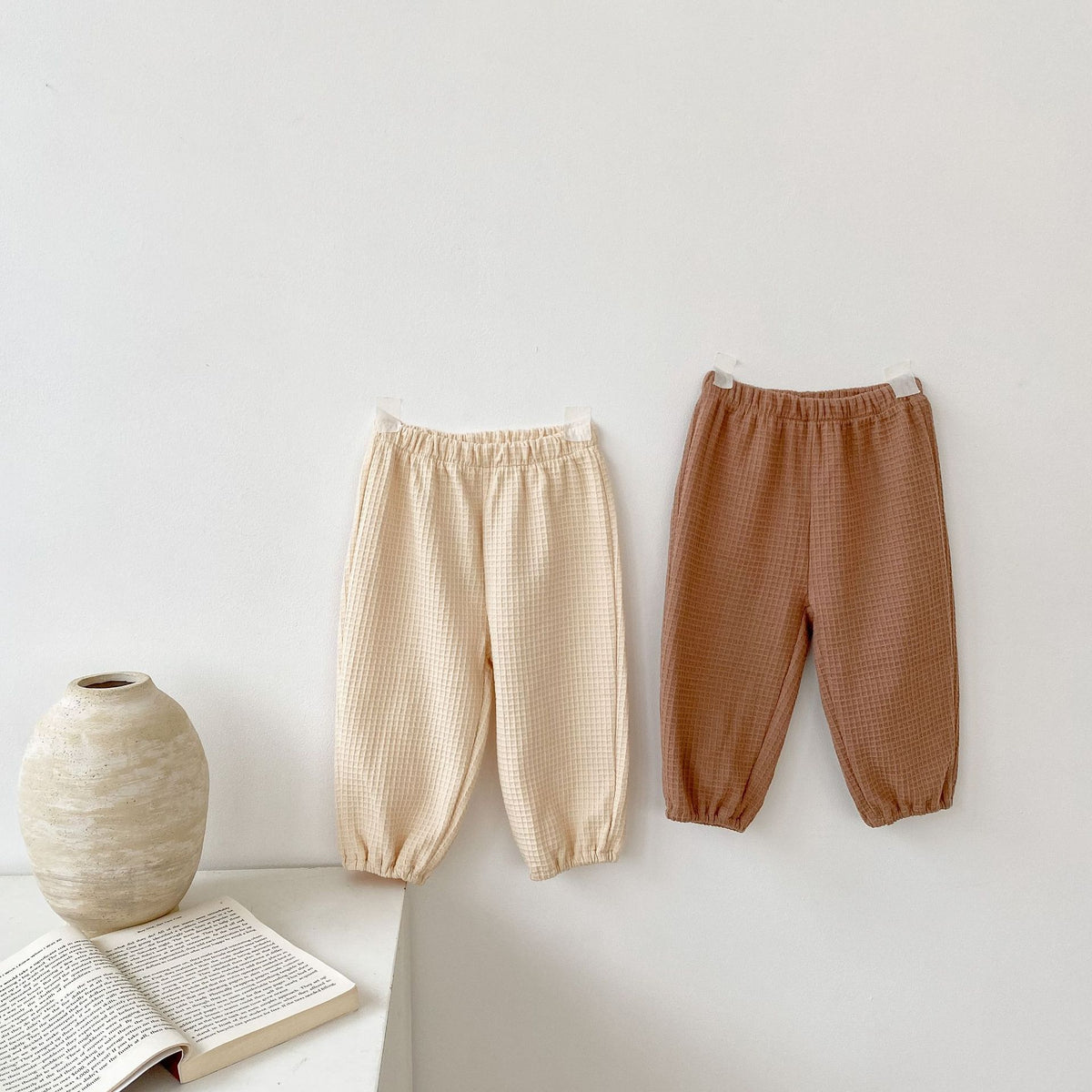 Pantalon ample et polyvalent pour enfants en tissu gaufré